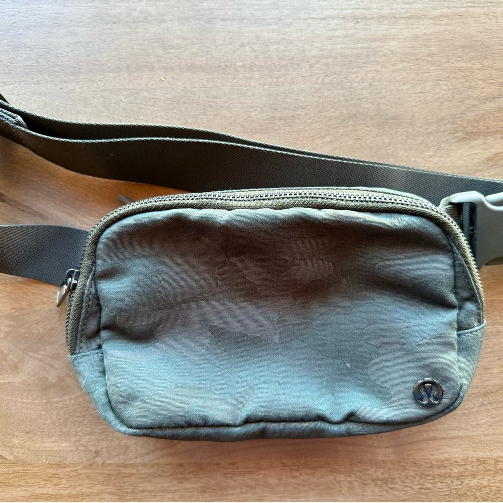 lululemon athletica green camo crossbody belt bag